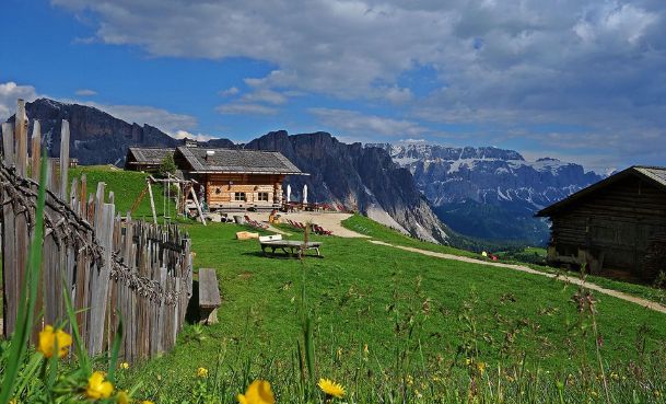 Troier Hut | Dolomiti Superski